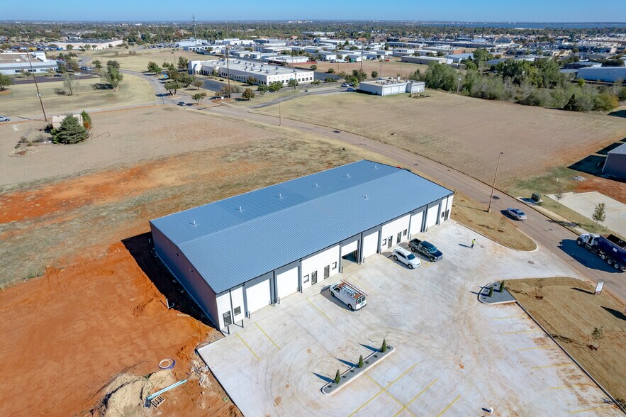 More Photos Of 8101 Silver Xing, Oklahoma City Unknown For Lease