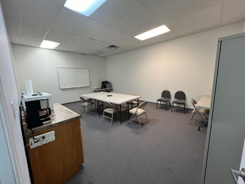 More Photos Of 1365 W Bloomfield Rd, Bloomington Storefront Retail Office For Lease