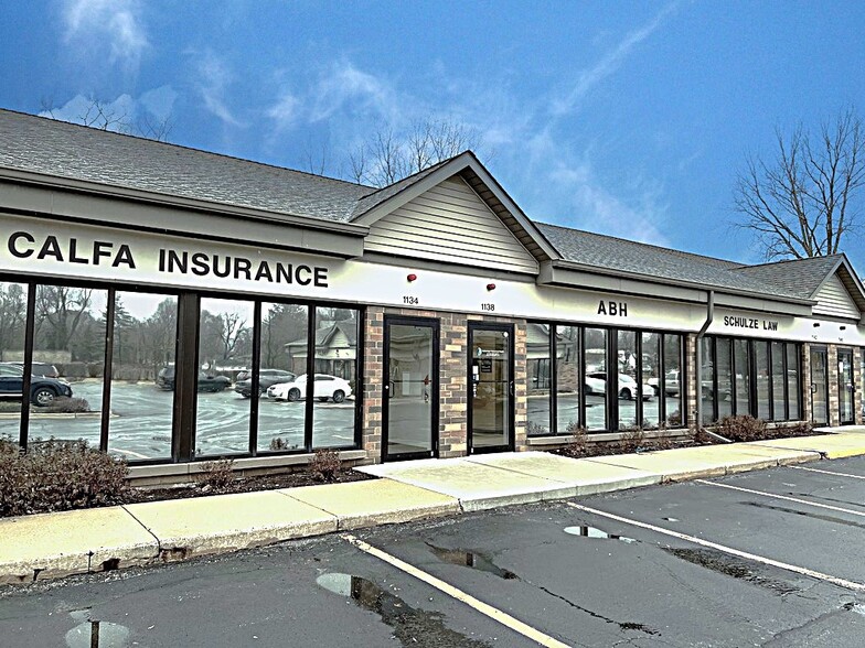 Primary Photo Of 1100 N Main St, Algonquin Medical For Lease