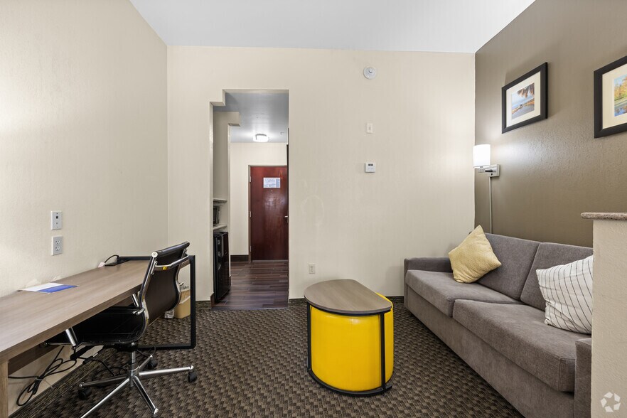 More Photos Of 215 Commerce Blvd, Midway Hotel For Sale
