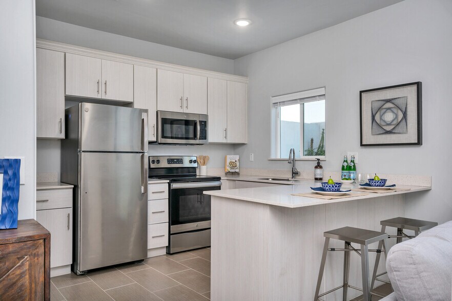 More Photos Of 2826 E Karen Dr, Phoenix Rehabilitation Center For Sale