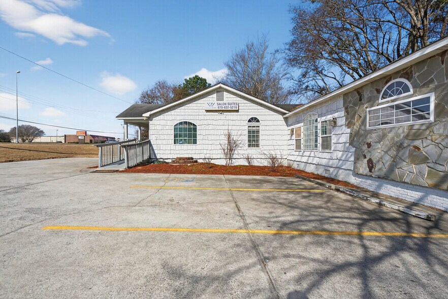 More Photos Of 4849 Mercer University Dr, Macon-Bibb Storefront For Sale