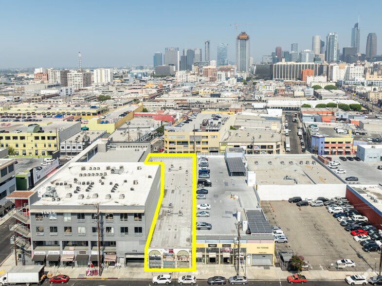 More Photos Of 948 Crocker St, Los Angeles Storefront Retail Office For Lease