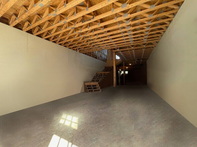 More Photos Of 513 Poplar St, Cambridge Storefront Retail Residential For Sale