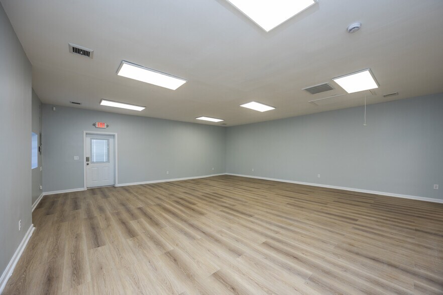 More Photos Of 320 Tilton Rd, Northfield Warehouse For Lease