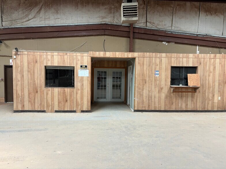 More Photos Of 935 FM168, Olton Warehouse For Sale