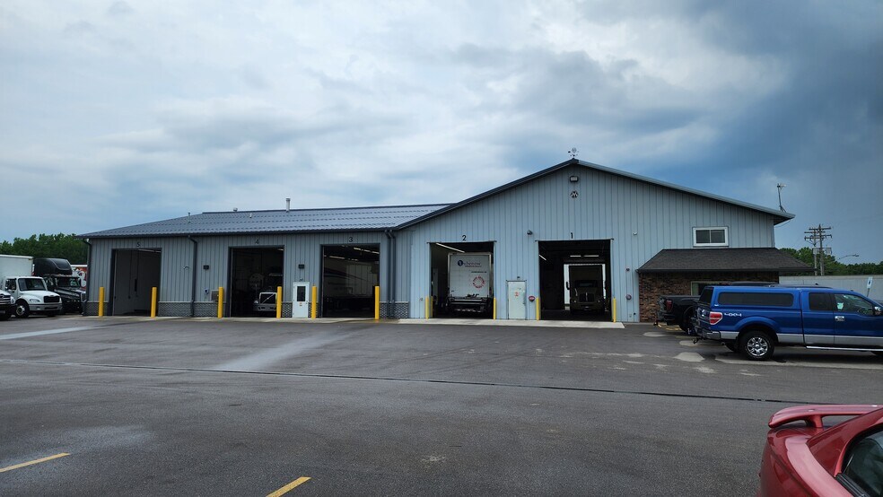 More Photos Of 3070 Commodity Ln, Green Bay Truck Terminal For Sale