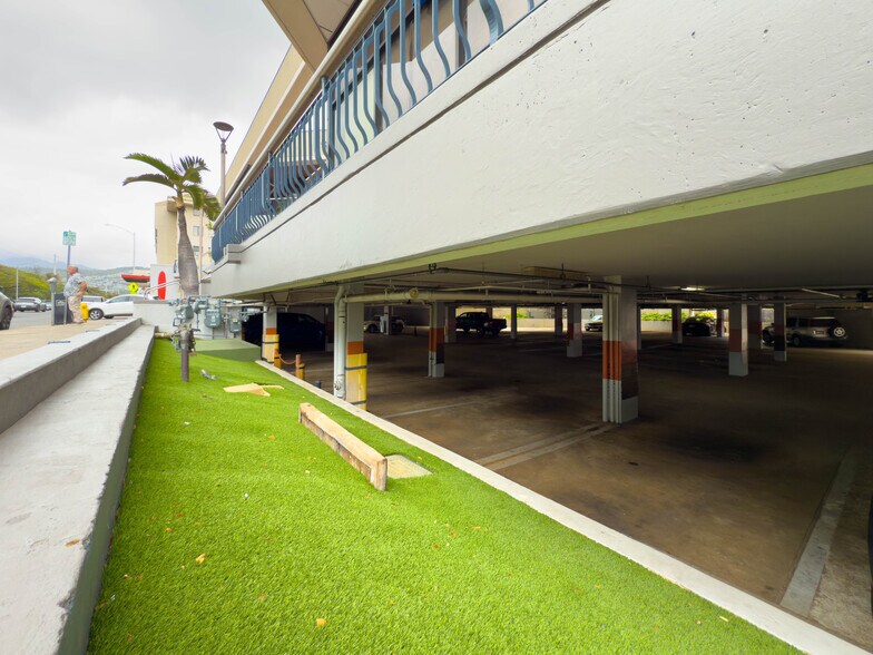 More Photos Of 449 Kapahulu Ave, Honolulu Storefront For Lease