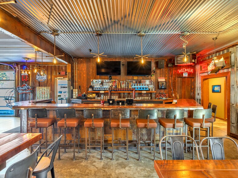 More Photos Of 780 US-101, Chinook Restaurant For Sale