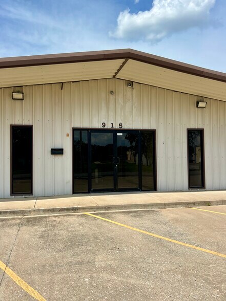 More Photos Of 915 1st Ave NW, Ardmore Flex For Lease