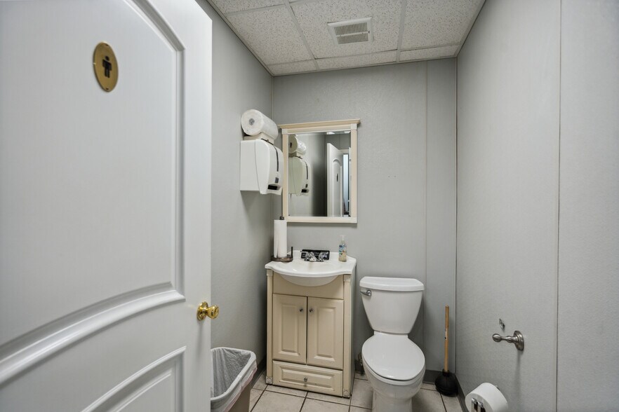 More Photos Of 2170 Joshuas Path, Hauppauge Freestanding For Sale