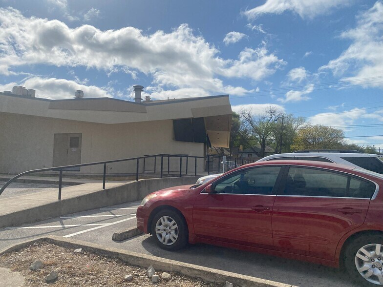 More Photos Of 3400 San Pedro, San Antonio Freestanding For Lease