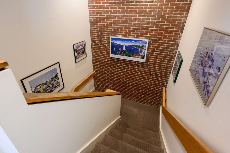 More Photos Of 10 Walker St, Kittery Loft Creative Space For Lease