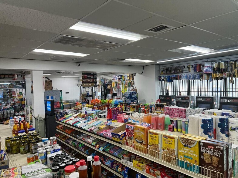 More Photos Of 8506 Mesa Dr, Houston Service Station For Sale