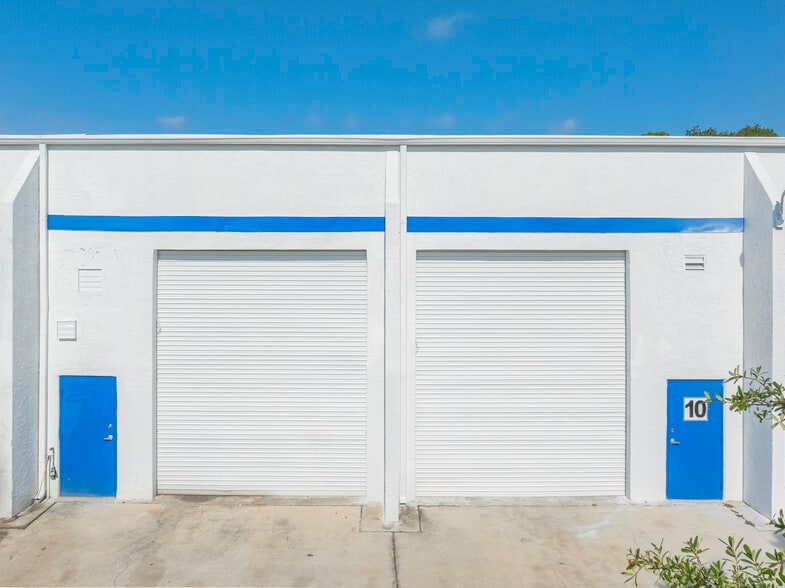 More Photos Of 1593 SE Village Green Dr, Port Saint Lucie Warehouse For Lease