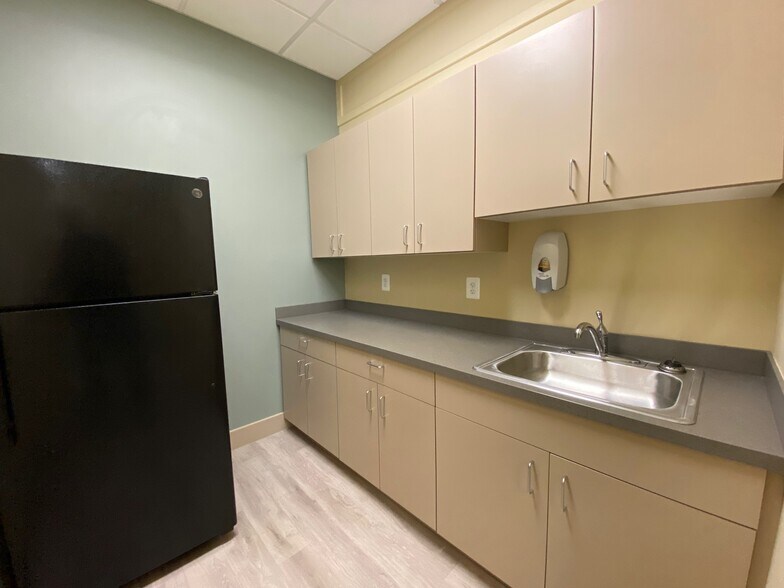More Photos Of 11623 Philadelphia Rd, White Marsh Medical For Lease