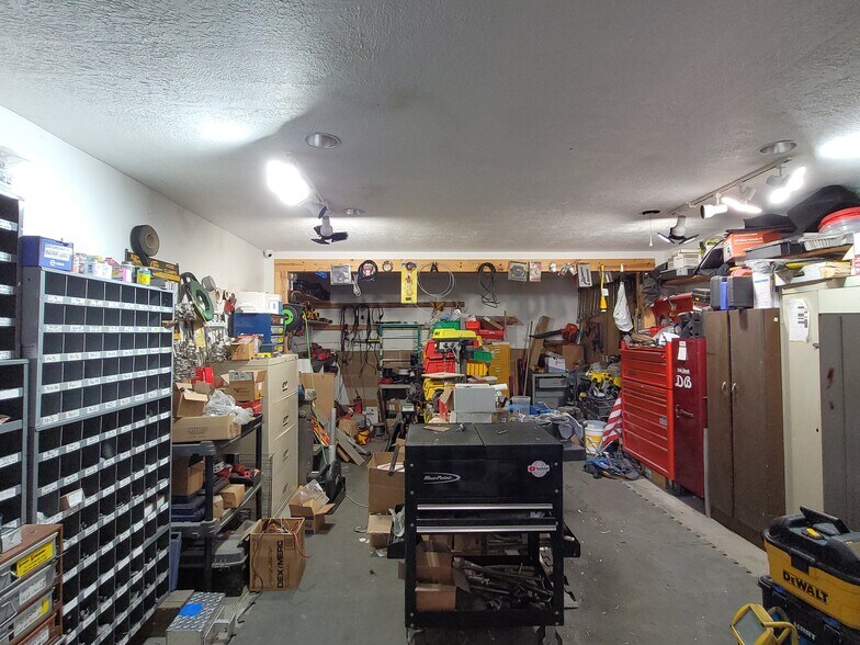 More Photos Of 5750 N Ridge Rd, Madison Light Manufacturing For Sale