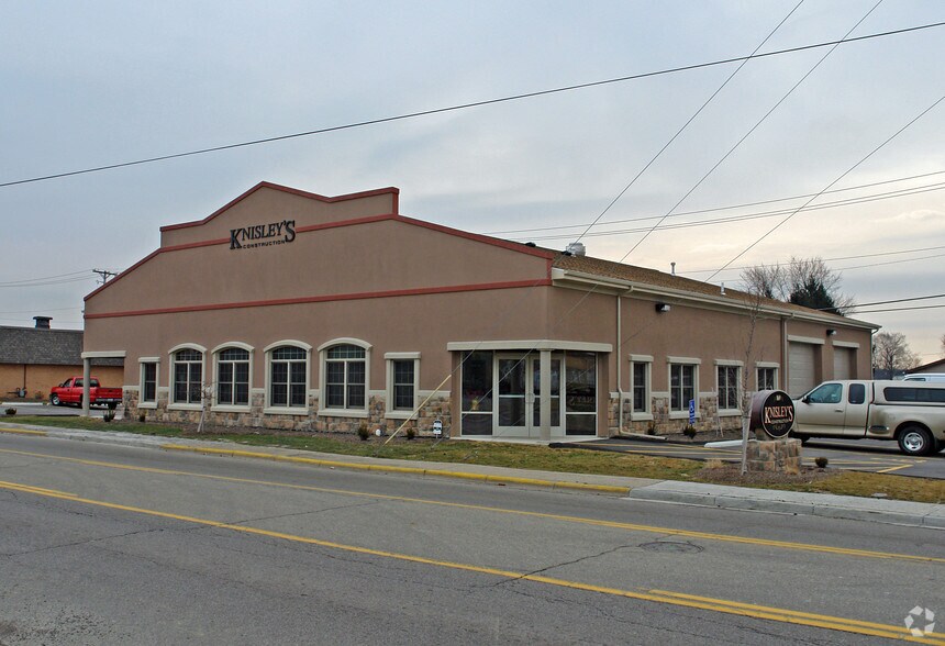 More Photos Of 869 W 2nd St, Xenia Showroom For Lease