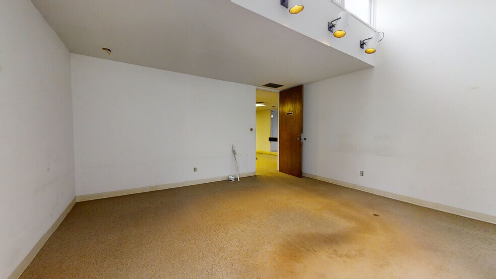 More Photos Of 901 Charleston Ave, Mattoon Medical For Lease