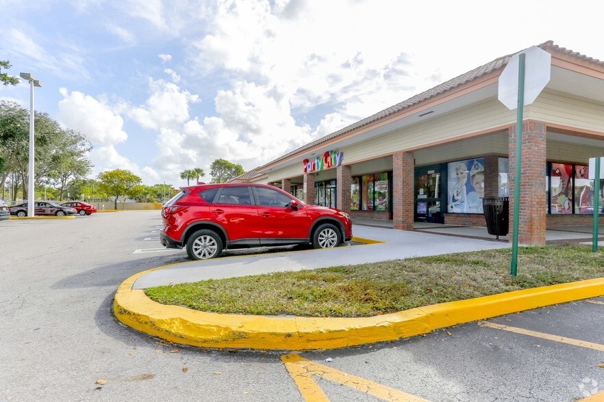 More Photos Of 18452-18538 NW 67th Ave, Miami Gardens Unknown For Lease