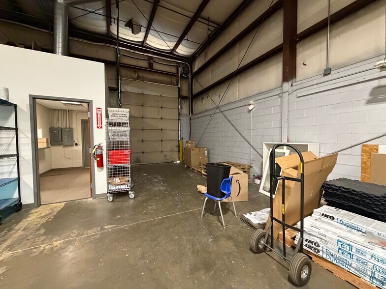 More Photos Of 850 S Marietta St, South Bend Light Manufacturing For Lease
