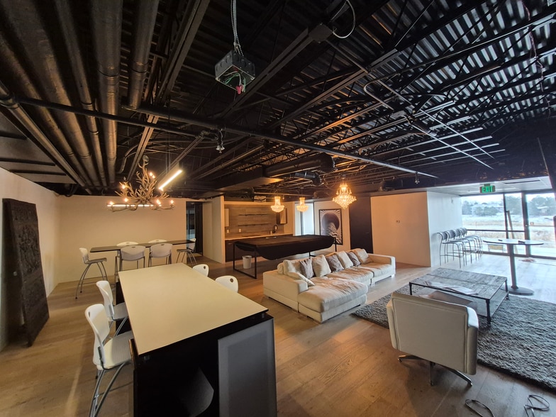 More Photos Of 5932-5934 McIntyre St, Golden Light Manufacturing For Sale