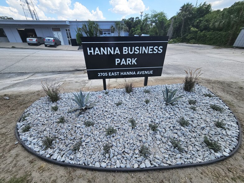 More Photos Of 2705 E Hanna Ave, Tampa Warehouse For Lease