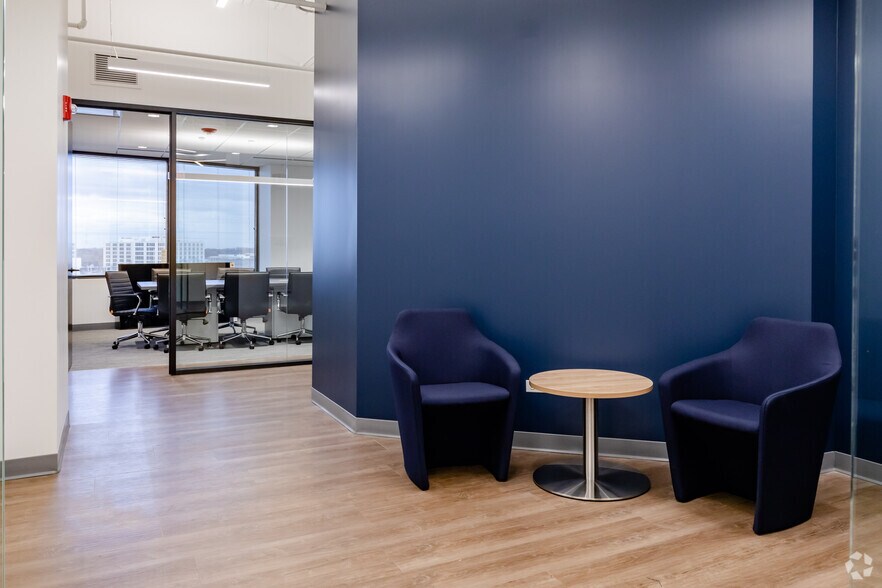 More Photos Of 1415 W 22nd St, Oak Brook Office For Lease