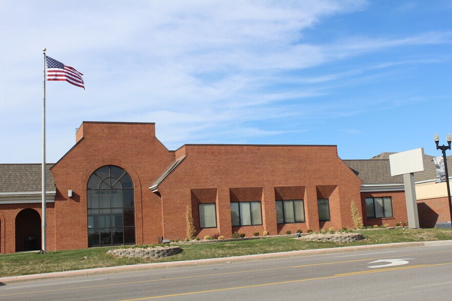 More Photos Of 311 S Main St, O'Fallon Office For Lease