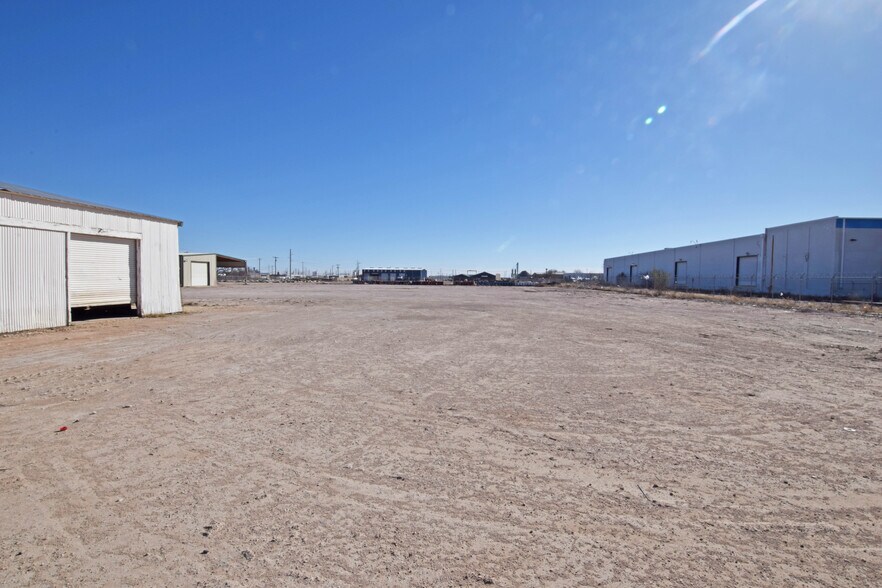 More Photos Of 302 Industrial Ave, Odessa Warehouse For Sale