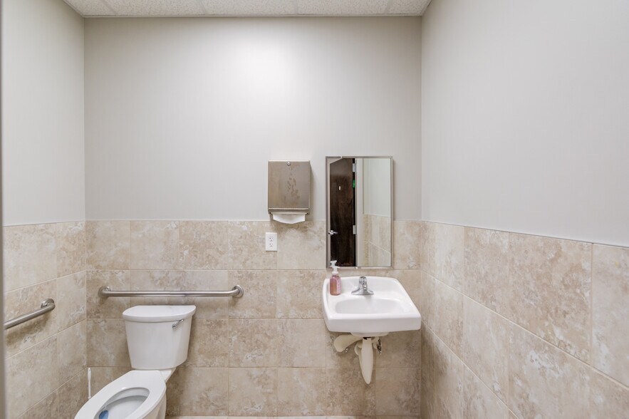 More Photos Of 3584 Atlanta Hwy, Flowery Branch Restaurant For Sale