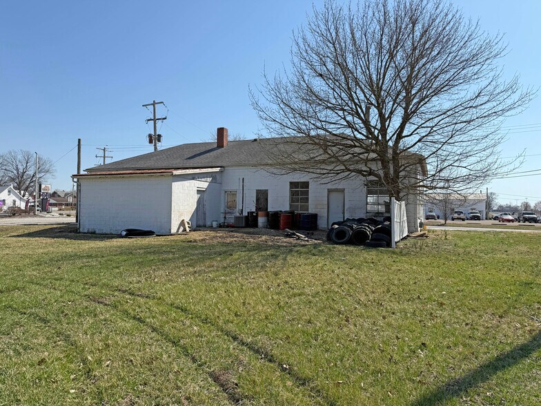 More Photos Of 433 W Market St, Red Bud Land For Sale