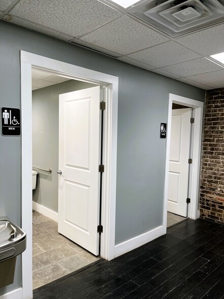 More Photos Of 1710 N 14th St, Tampa Storefront For Lease