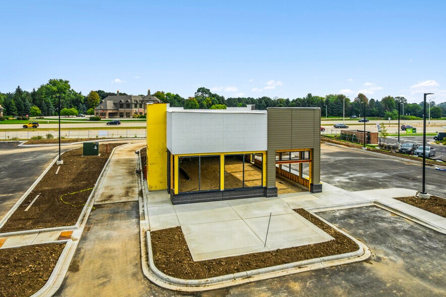 More Photos Of 1299 Olympia Fields Dr, Oconomowoc Fast Food For Sale