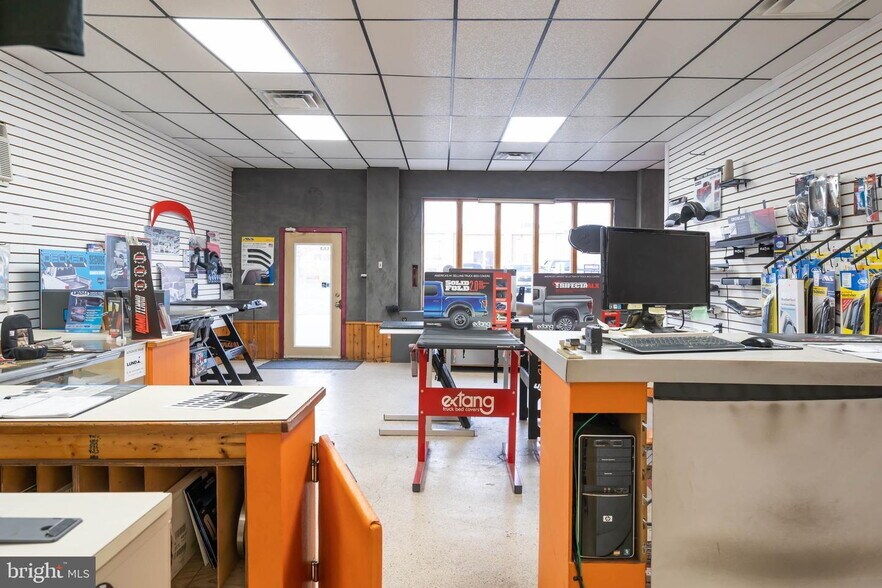 More Photos Of 112 Park Ave, Milford Flex For Sale