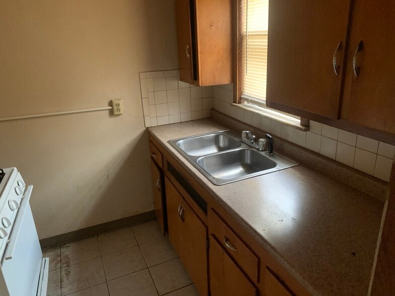 More Photos Of 2521 Noble Rd, Cleveland Heights Apartments For Sale