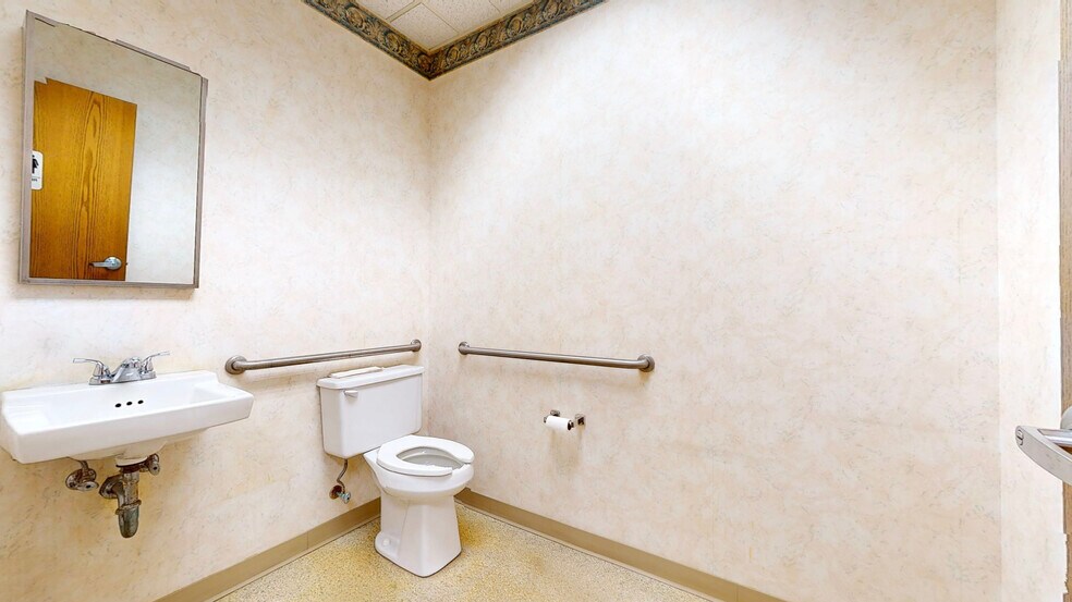 More Photos Of 2228-2230 Sunset Blvd, Steubenville Office For Lease