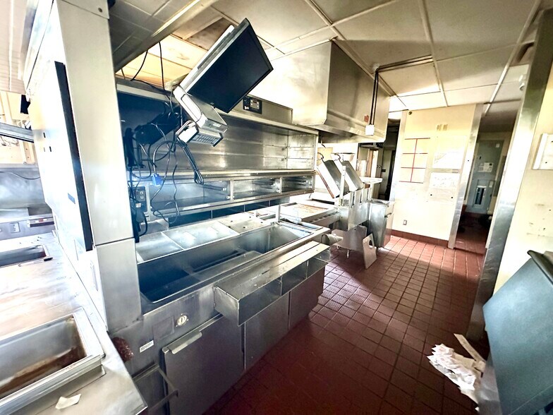 More Photos Of 1209 Broadway Ave E, Mattoon Fast Food For Lease