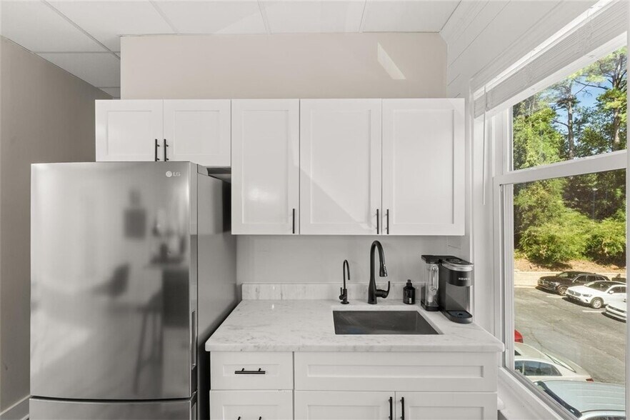 More Photos Of 6111 Peachtree Dunwoody Rd NE, Atlanta Medical For Sale