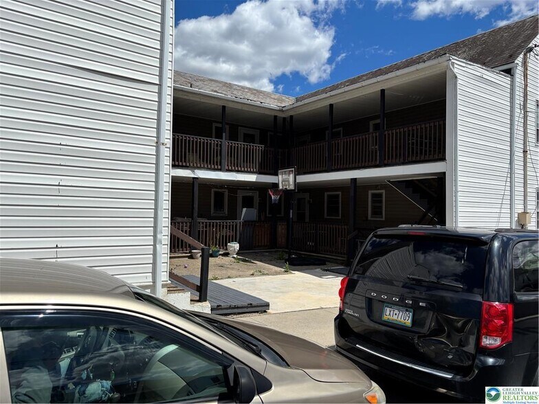 More Photos Of 435 W Main St, Pen Argyl Apartments For Sale