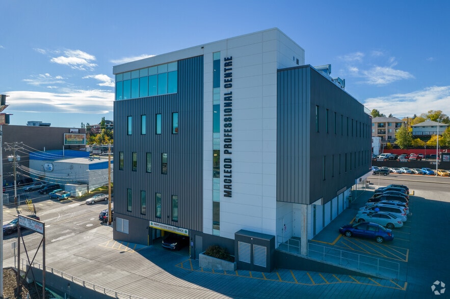 More Photos Of 3916 Macleod Trl SE, Calgary Medical For Lease