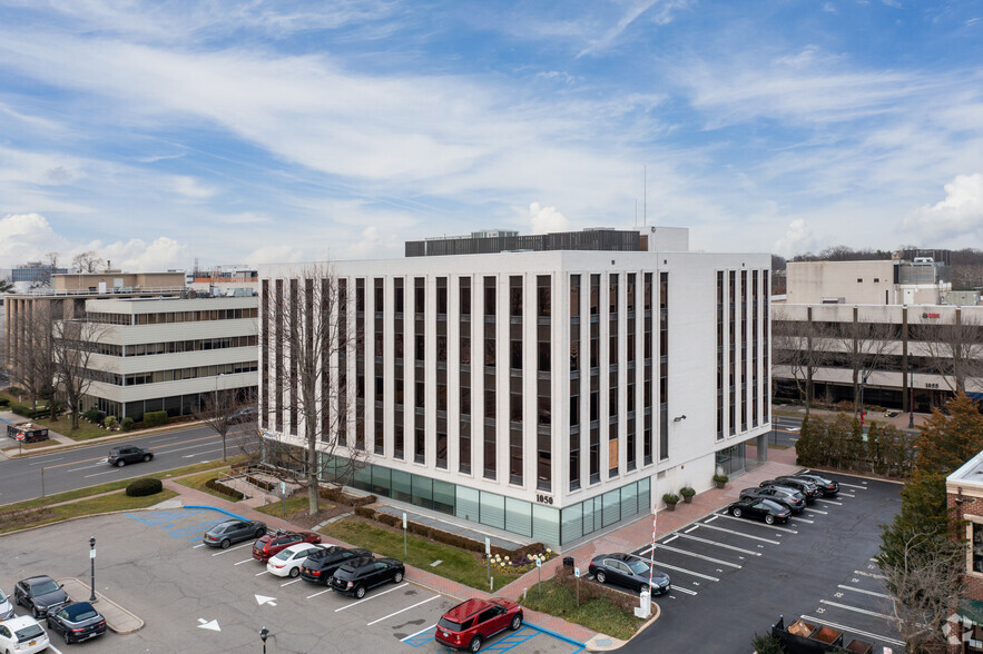 Primary Photo Of 1050 Franklin Ave, Garden City Office For Lease