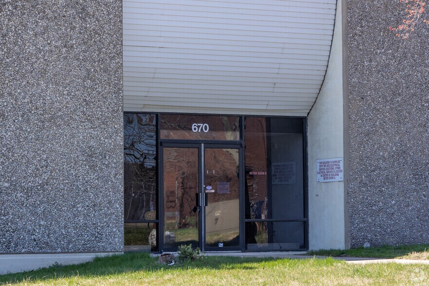 More Photos Of 670 Chesapeake Park Plz, Middle River Warehouse For Lease