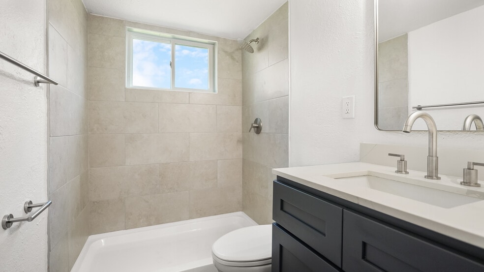 More Photos Of 2819 Berry St, Houston Apartments For Sale