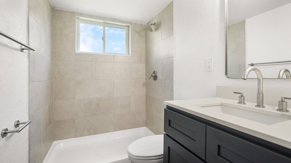 More Photos Of 2819 Berry St, Houston Apartments For Sale