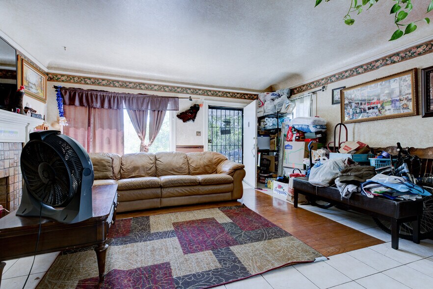 More Photos Of 2211 S Bronson Ave, Los Angeles Apartments For Sale