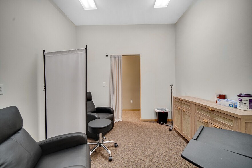 More Photos Of 165 E Robbins St, Wheatfield Medical For Sale