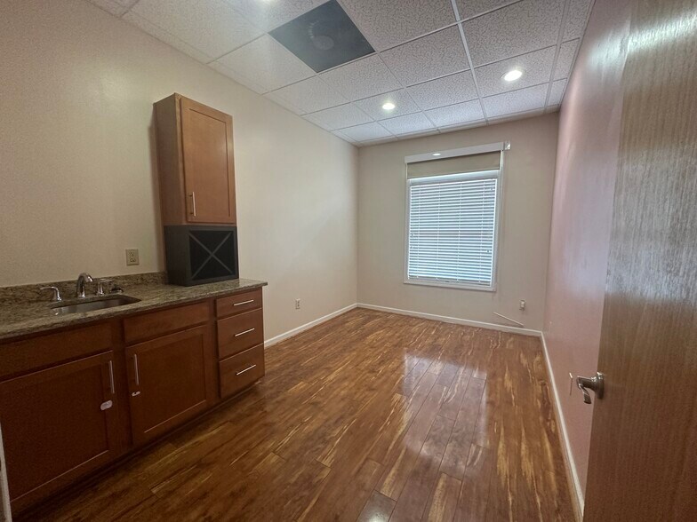 More Photos Of 1255 Commercial Dr SW, Conyers Medical For Sale