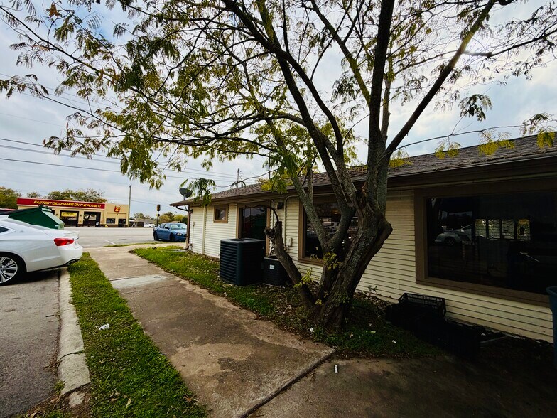 More Photos Of 15200 FM 1825, Pflugerville Restaurant For Lease