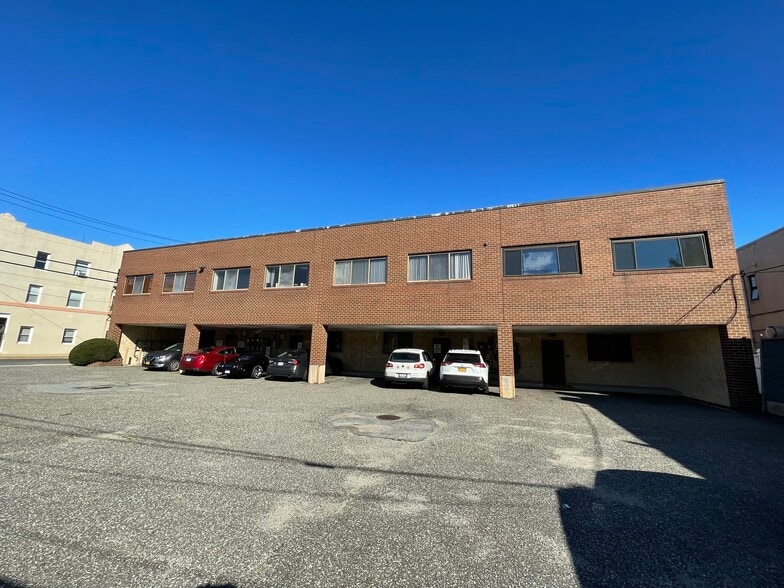 More Photos Of 147 Willis Ave, Mineola Office For Sale